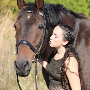 Meet your Posher, Madeline